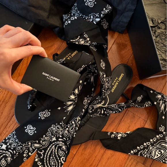 SAINT LAURENT - Picture 12 of 14